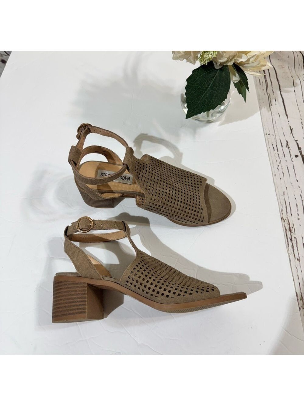 Steve Madden Barlow Taupe Suede Perforated Sandals 6M